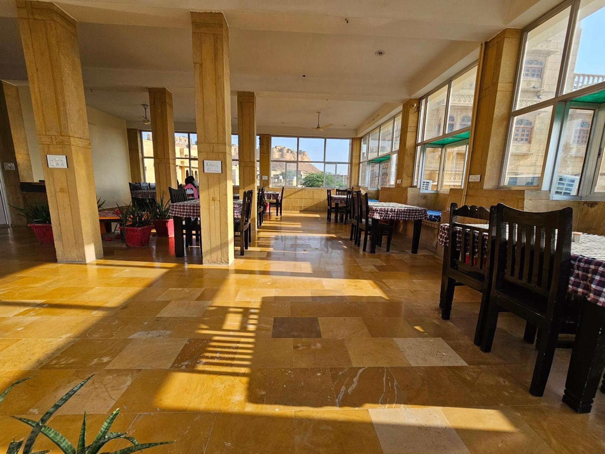 Hotel Royal Haveli Джайсалмер Екстериор снимка