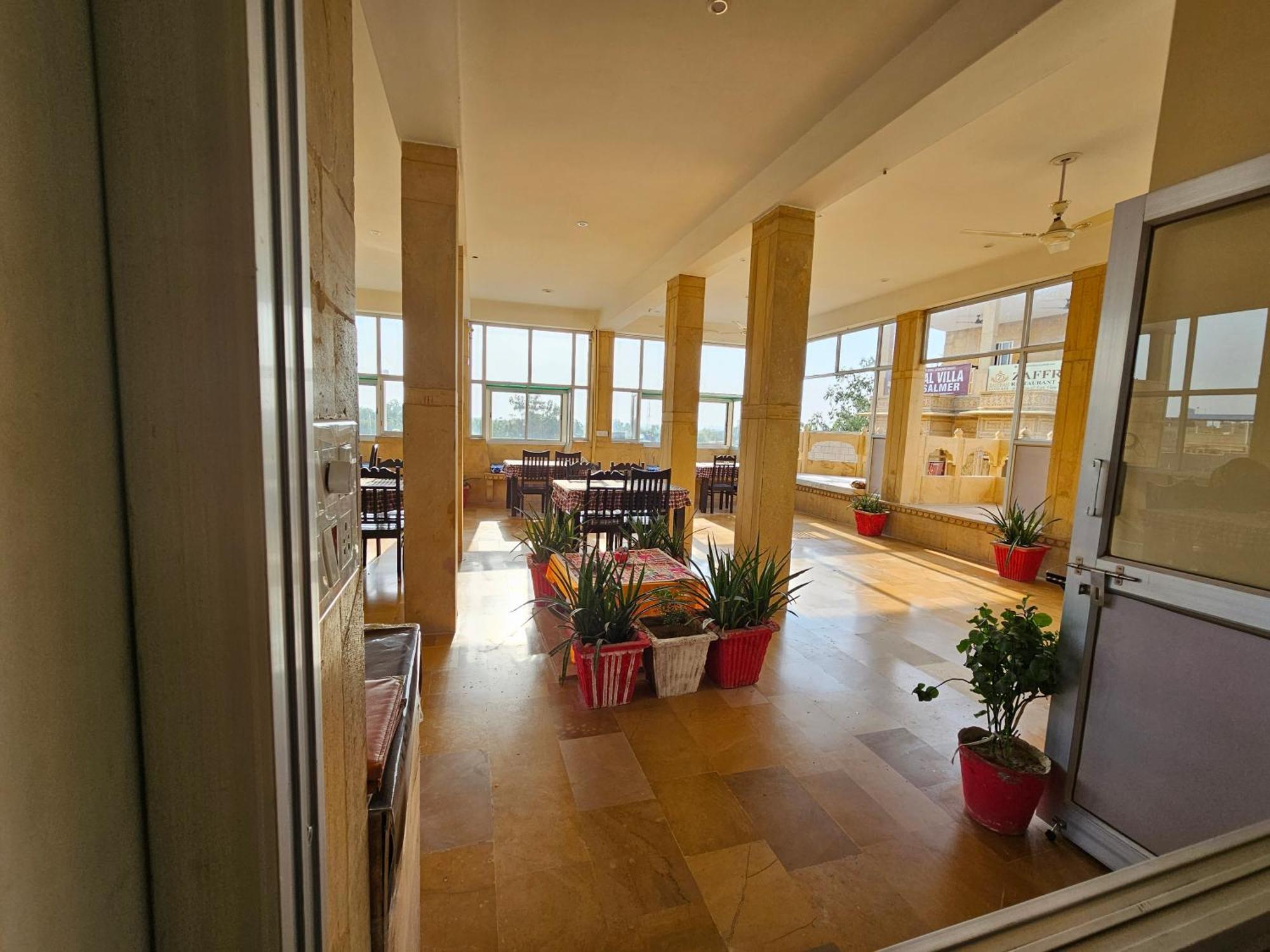 Hotel Royal Haveli Джайсалмер Екстериор снимка