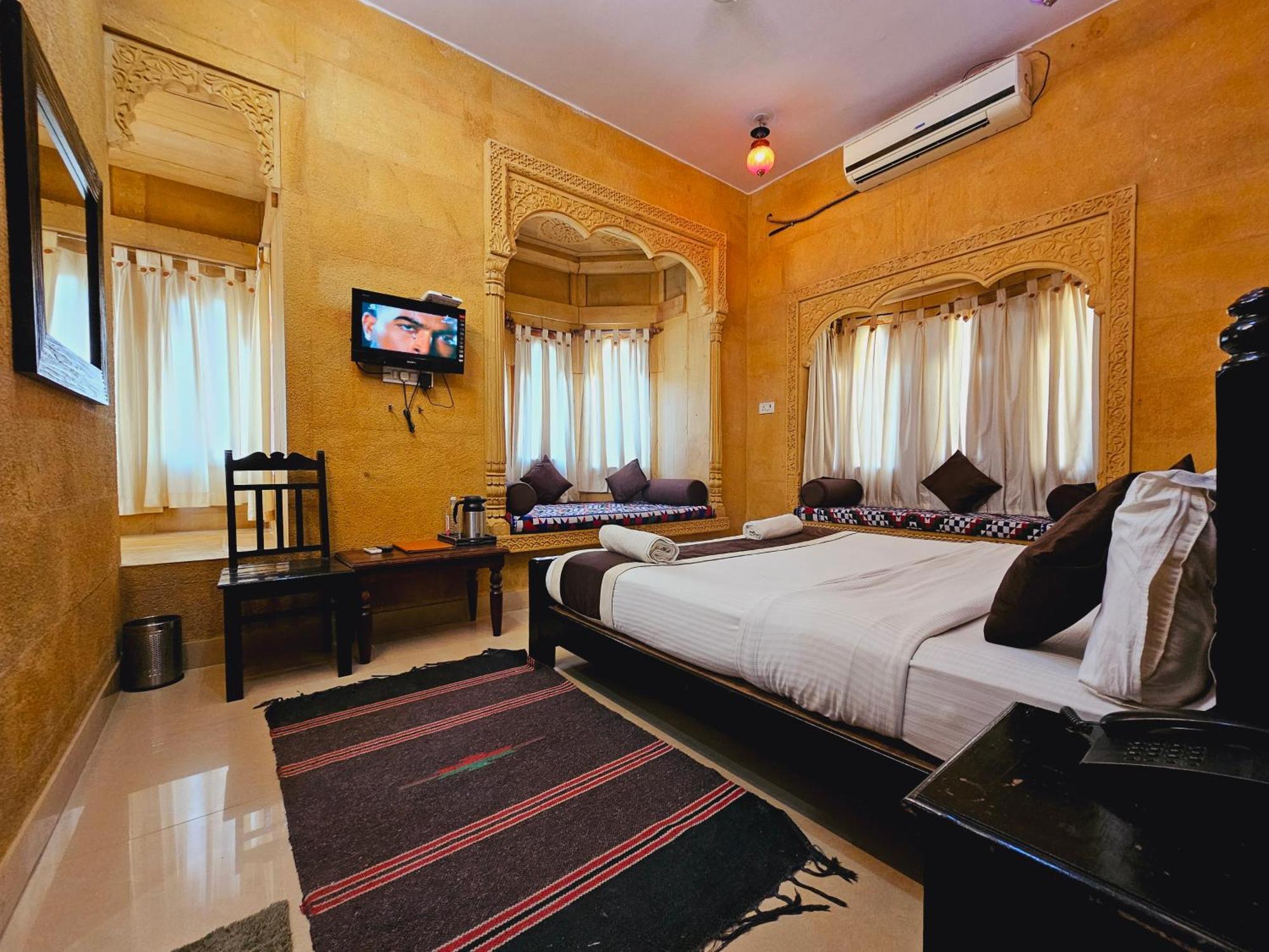 Hotel Royal Haveli Джайсалмер Екстериор снимка