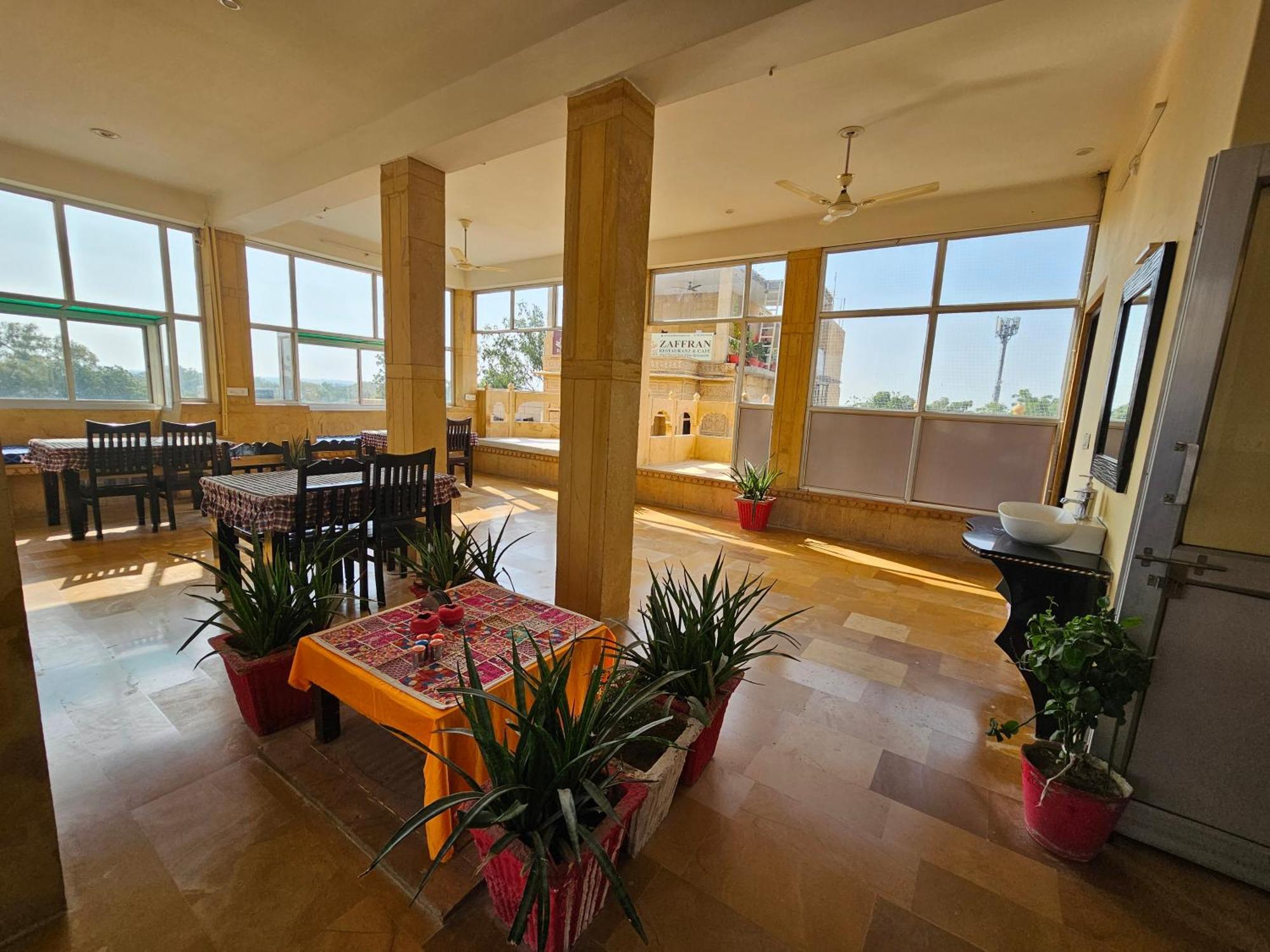 Hotel Royal Haveli Джайсалмер Екстериор снимка
