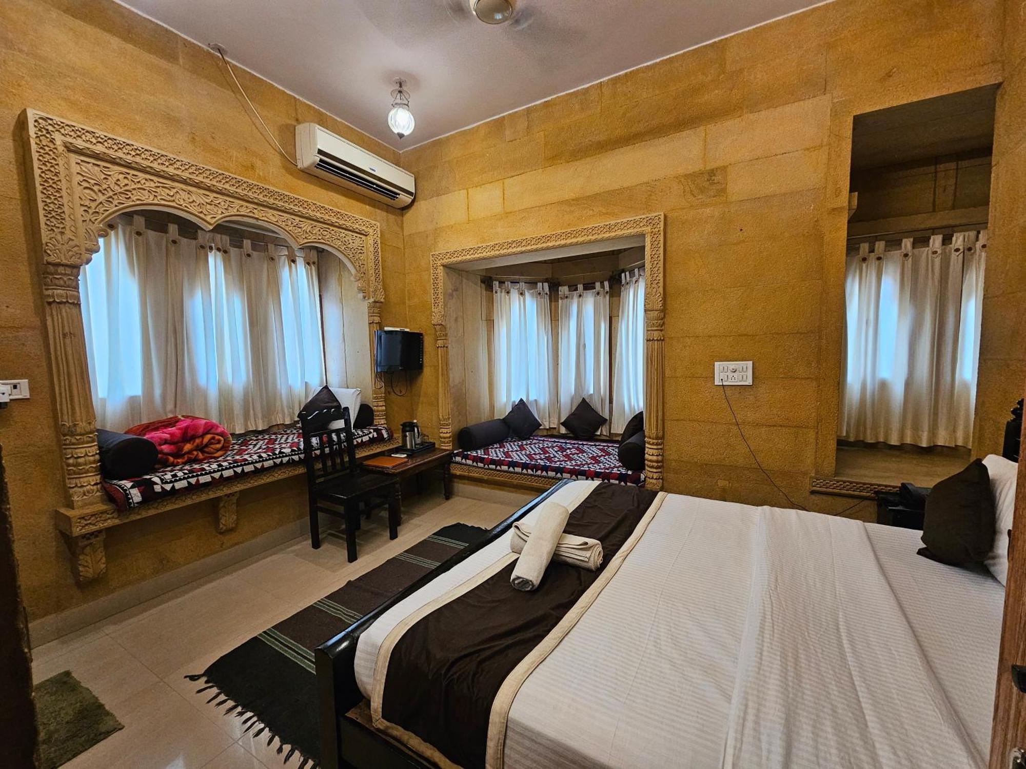 Hotel Royal Haveli Джайсалмер Екстериор снимка
