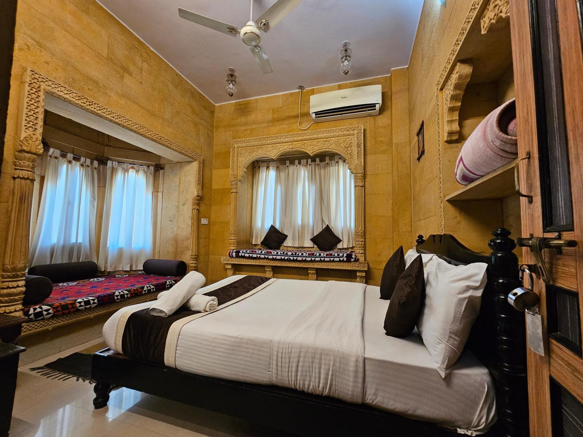 Hotel Royal Haveli Джайсалмер Екстериор снимка