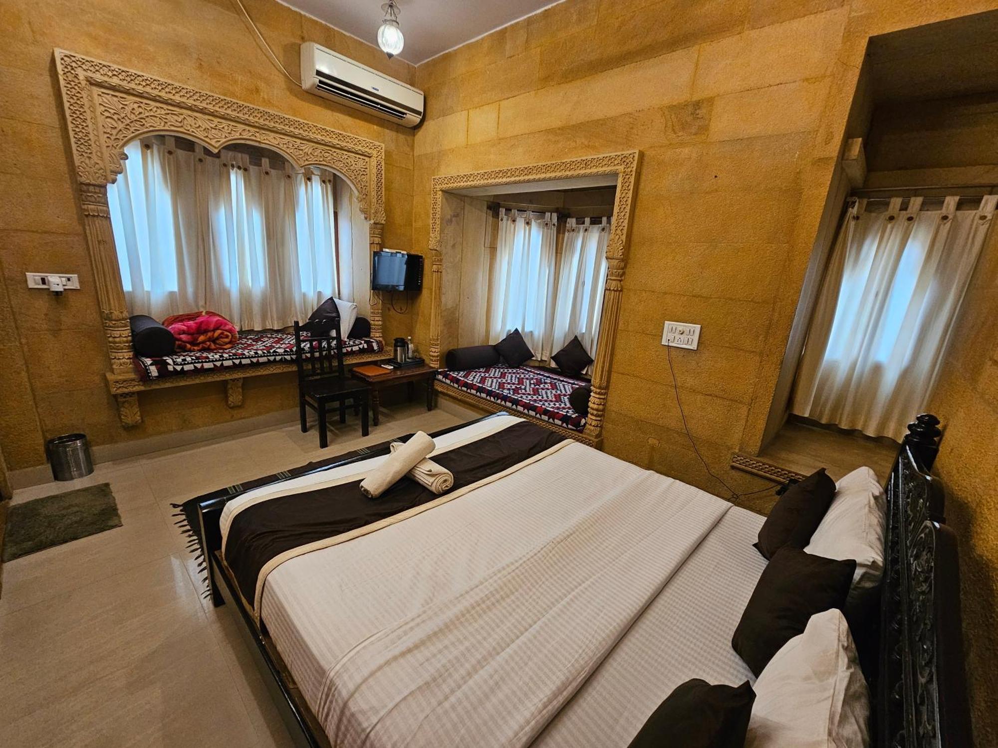 Hotel Royal Haveli Джайсалмер Екстериор снимка