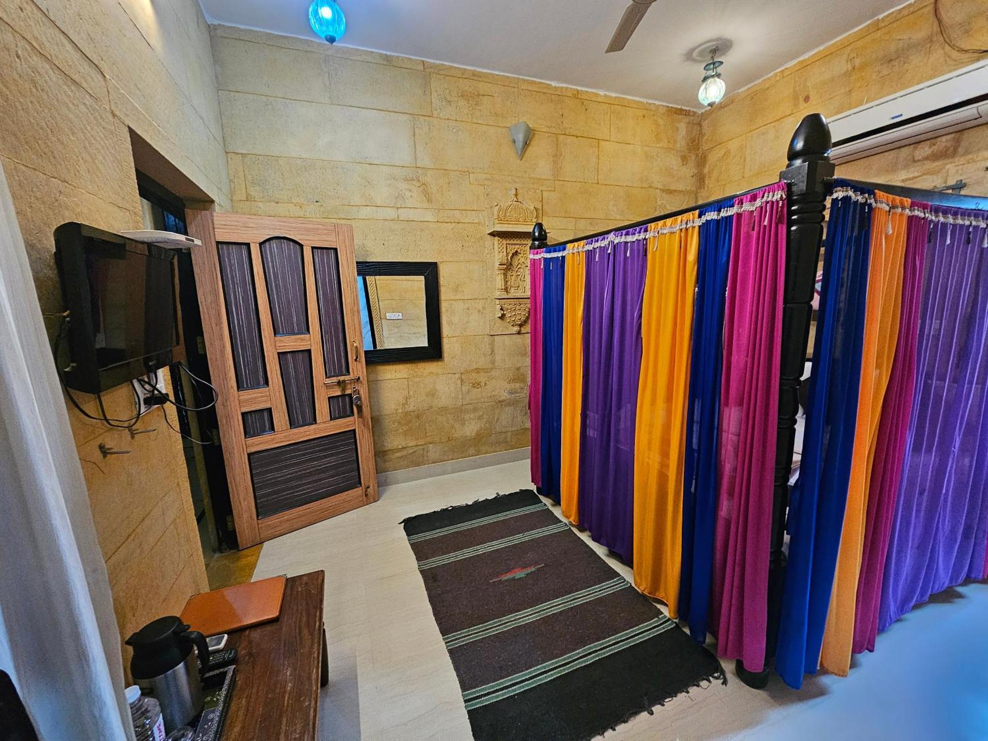 Hotel Royal Haveli Джайсалмер Екстериор снимка