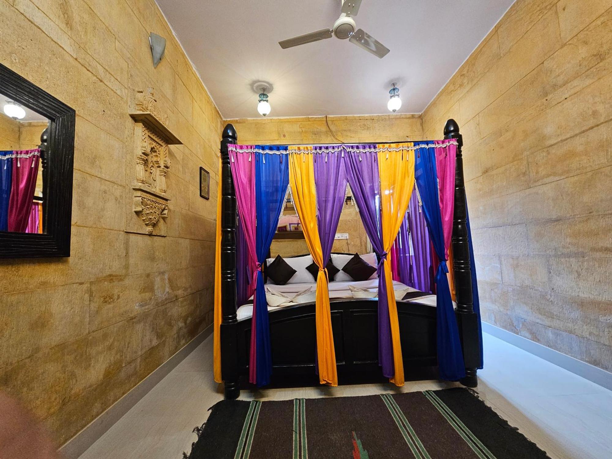 Hotel Royal Haveli Джайсалмер Екстериор снимка